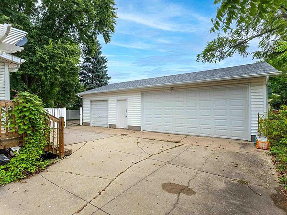 4th image of 909 30th St