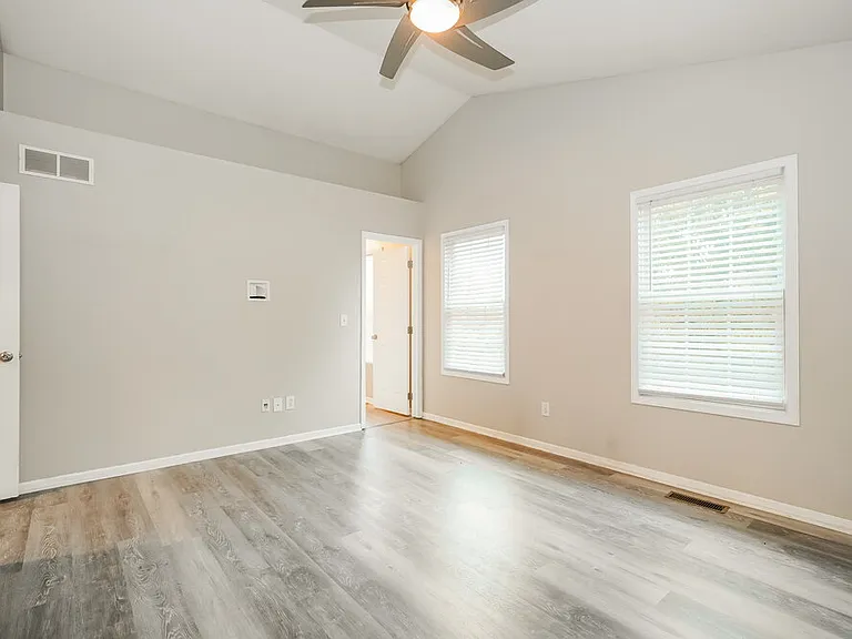 5525 Boucher Dr — Photo 14