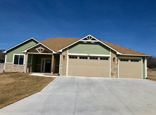 527 Prairie Meadow Rd, Saint George, KS 66535