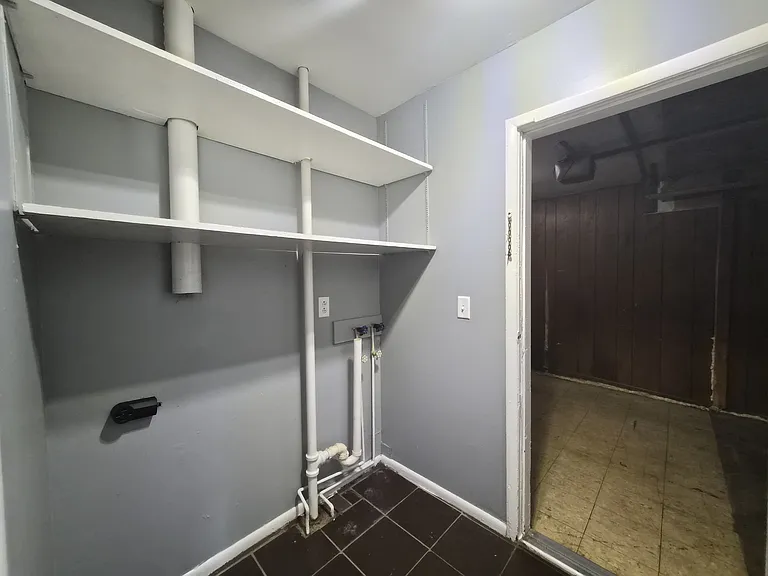 3921 Malibu Dr — Photo 6