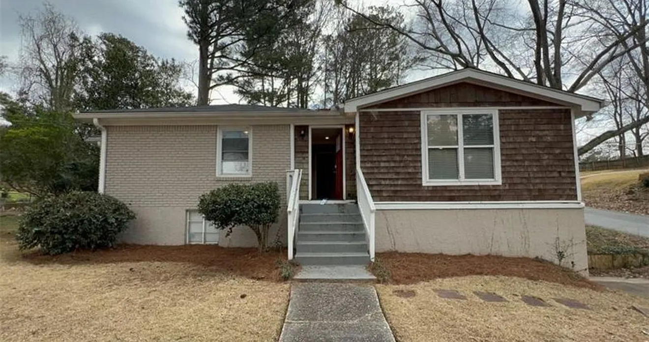 Updated Home In Historic Gresham Park - Utilities Included — Photo 1