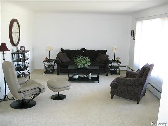 5th image of 34425 Grove Dr