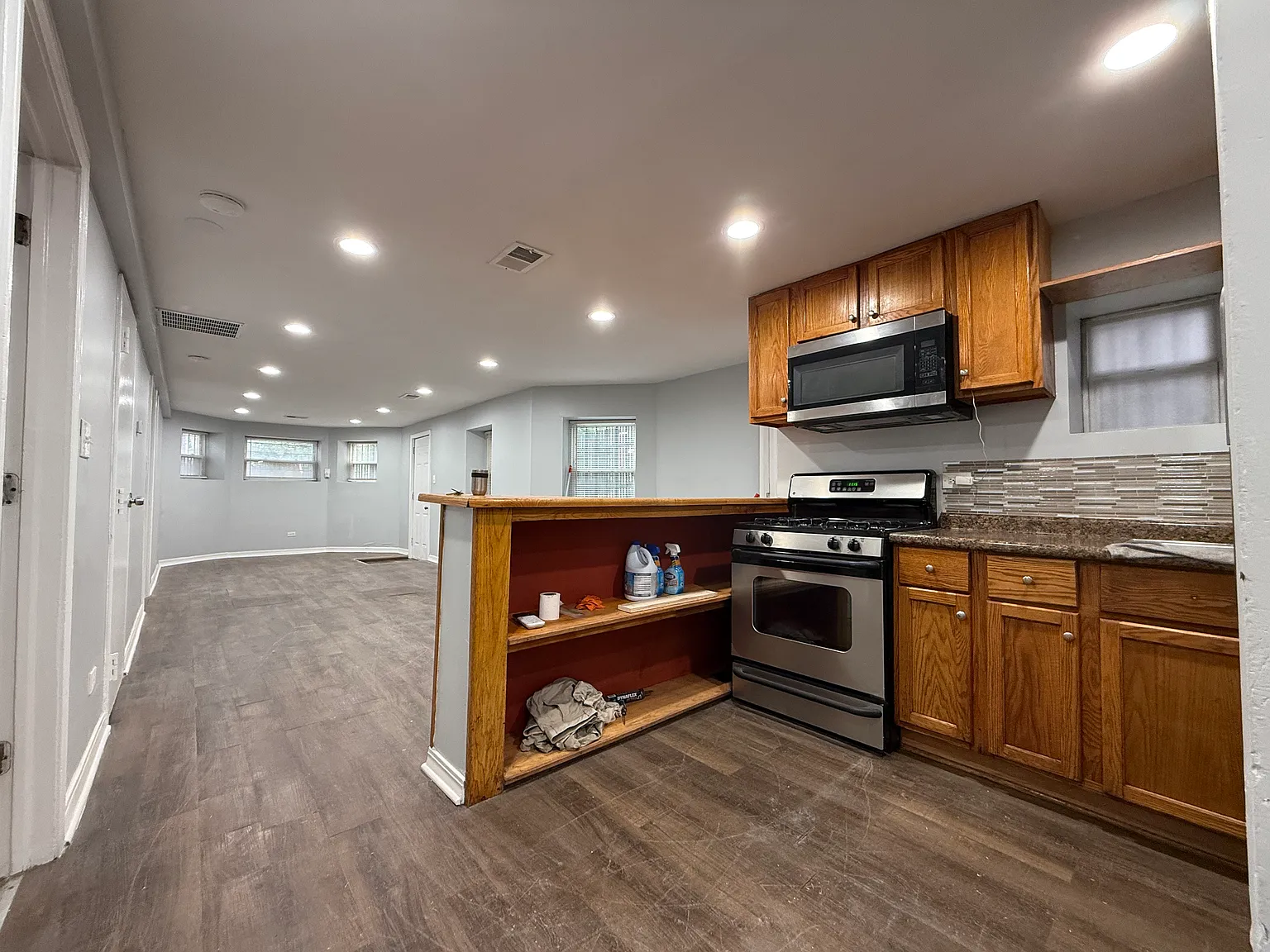 3 bed, 1000 sqft, $1,700 — Photo 3