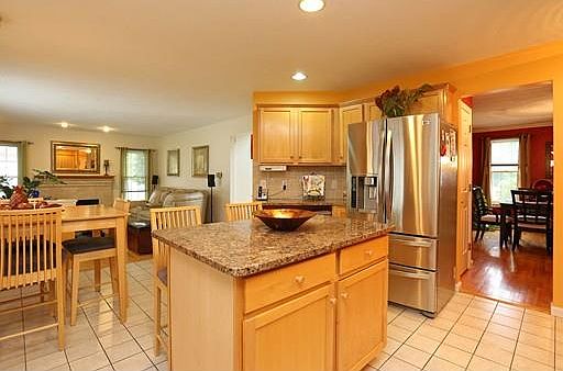 4th image of 60 Hunt Dr