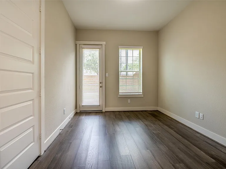 963 Lilly Flower Ln — Photo 7