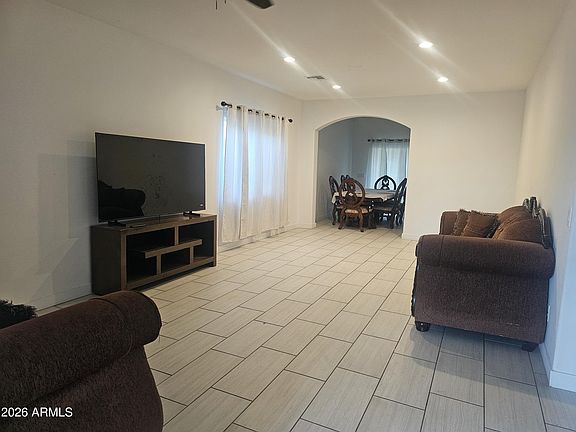 3rd image of 3021 W ALMERIA Road