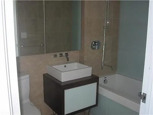 Rented by R New York | media 9