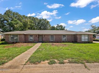 5912 Whitestone Rd, Jackson, MS 39206