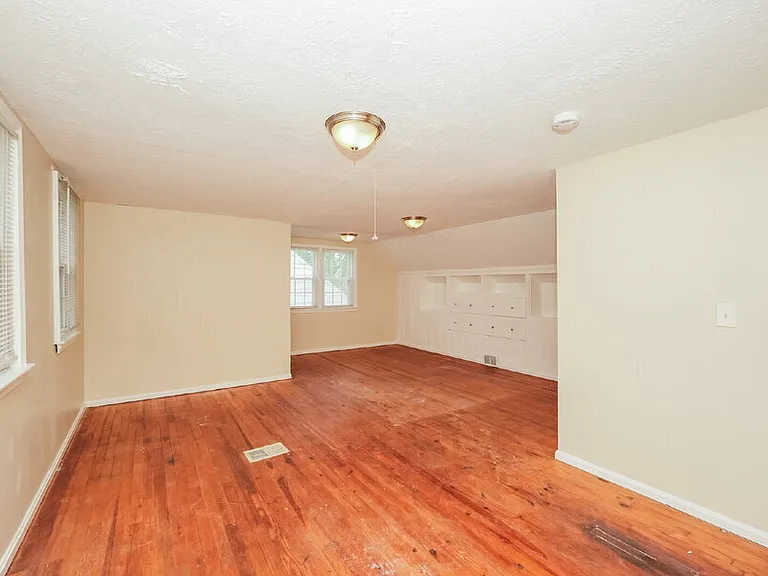 18308 Edinboro Ave — Photo 2