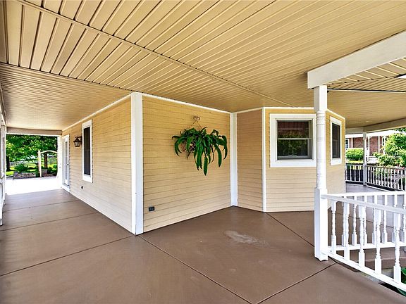 4th image of 363 Victoria Pl