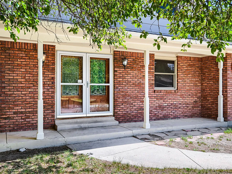 2821 E Serendipity Cir