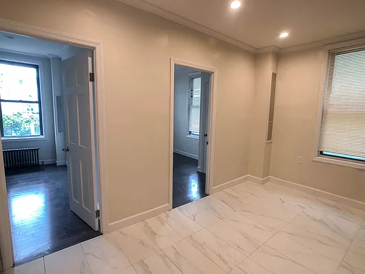 Rented by Realty 2000 Corp | media 2