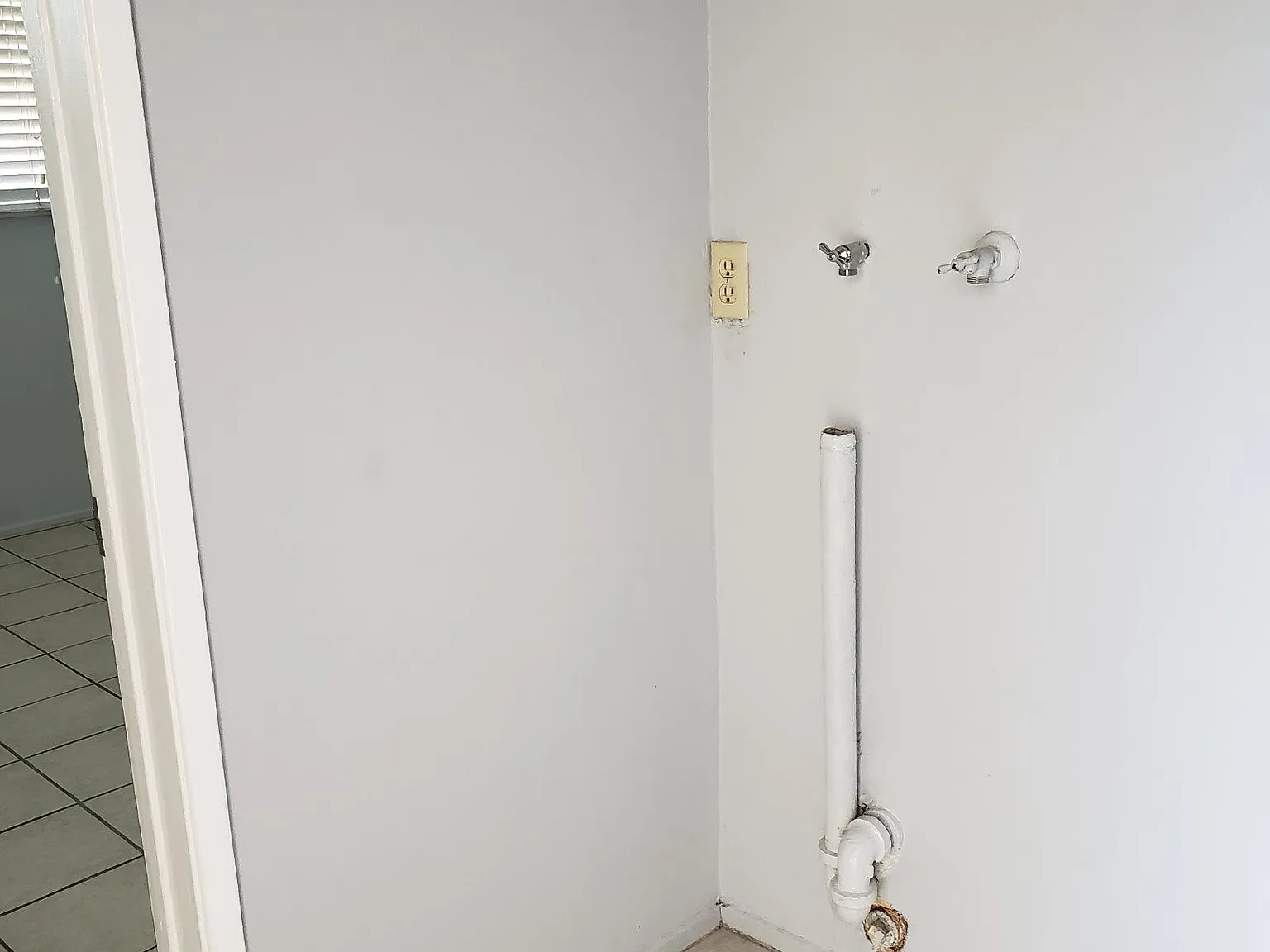 2 bed, 900 sqft, $3,000 — Photo 3