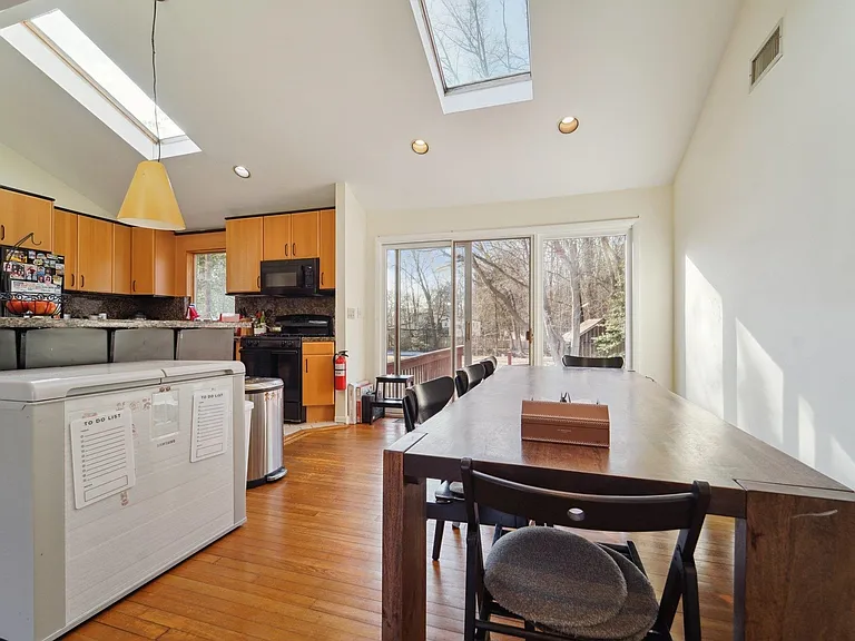 324 Brook St #324 — Photo 5