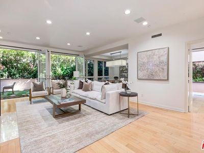 121 N Almont Dr APT 103, Beverly Hills, CA, 90211