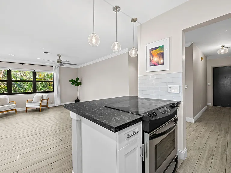 2700 NE 56th Ct #4B — Photo 4