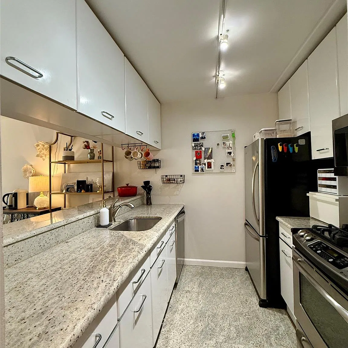 1 bed, 1.0 bath, 777 sqft, $2,700 — Photo 2
