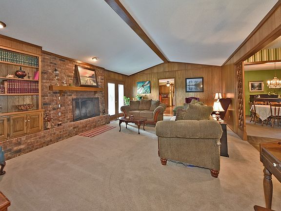 2nd image of 1425 Pine Oak Dr
