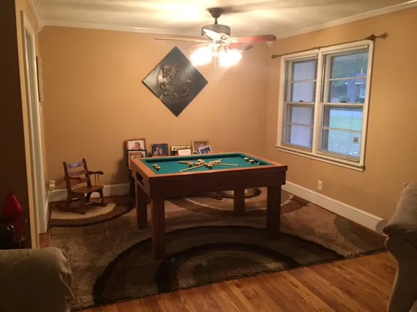 140 N Wilkinson Dr, Saint Pauls, NC 28384