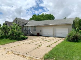 327 N West St, Carroll, IA 51401