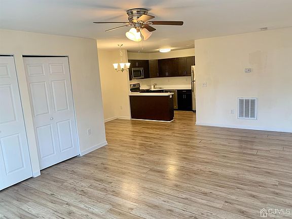 4th image of 206 Pennsylvania Way