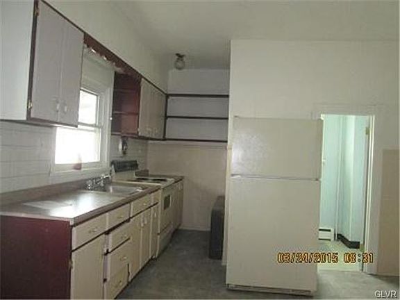 4th image of 1459 Washington Ave