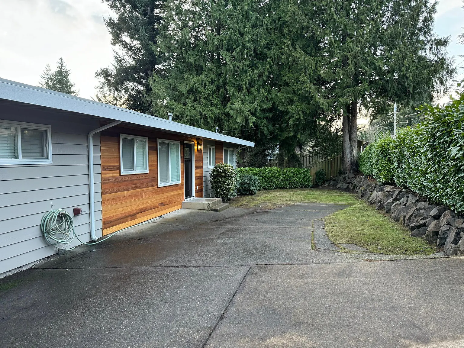 5 bed, 2640 sqft, $5,650 — Photo 2