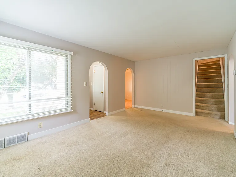 1713 1st Ave NE — Photo 5