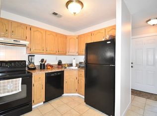 555 Russell Rd APT E32, Westfield, MA 01085