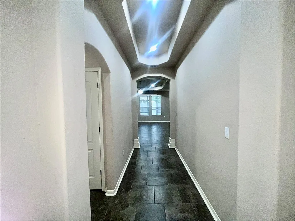 3 bed, 2.0 bath, 1731 sqft, $2,100 — Photo 3