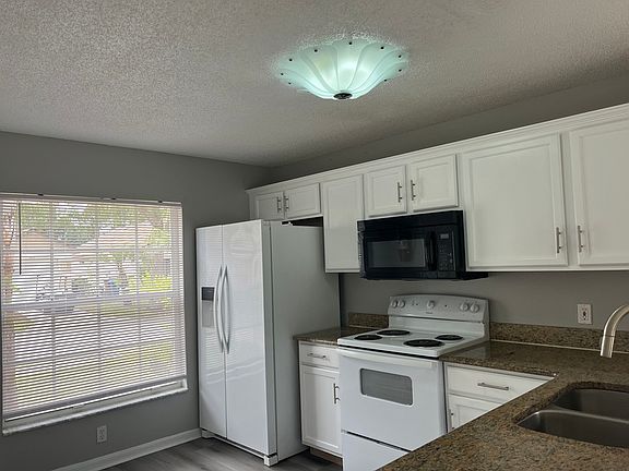 4th image of 2414 Saint Augustine Blvd