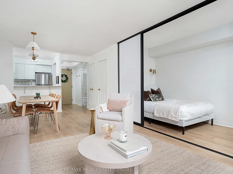 942 Yonge St #616 — Photo 10