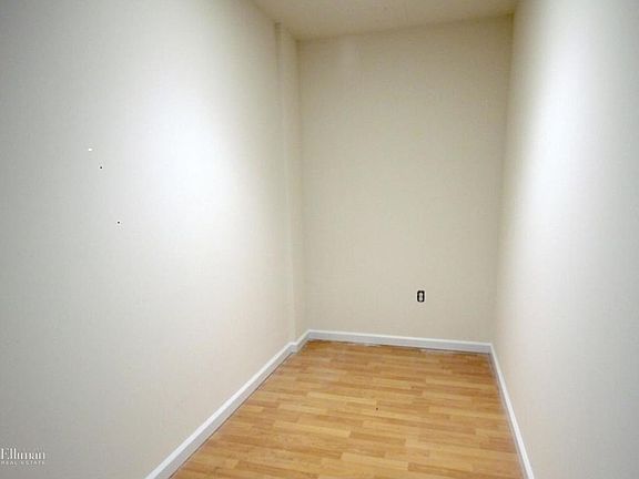 2nd image of 2737 27th St APT 1H