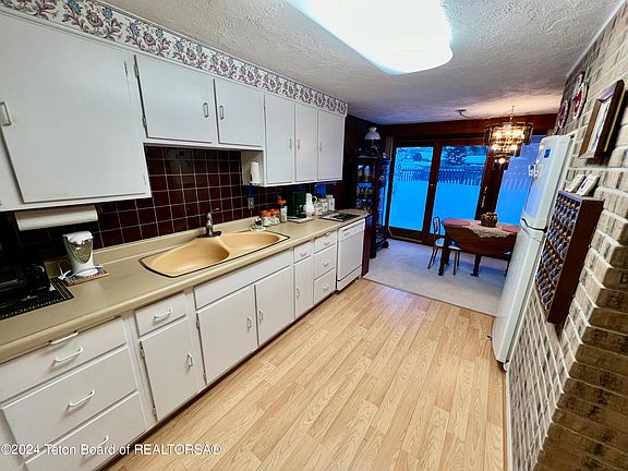 4th image of 404 E 2nd Ave