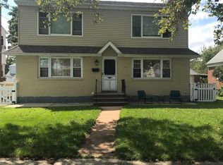 471 Latham Rd, Mineola, NY 11501