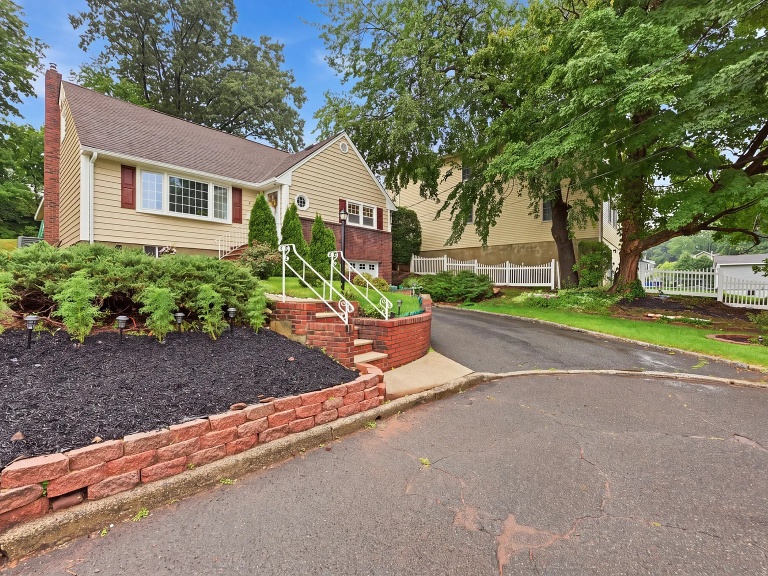 4 bed, 1427 sqft, $4,300 — Photo 1
