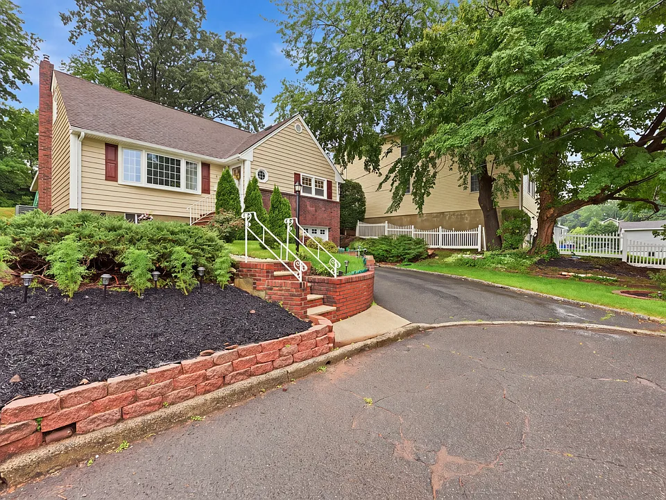 37 Forest Ave