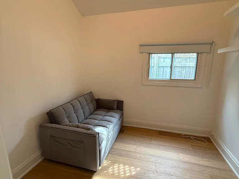 121 Paisley Blvd E — Photo 10