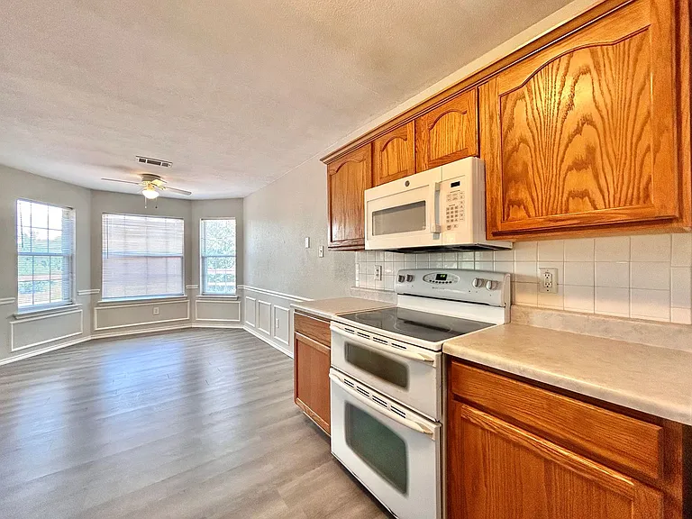 404 Mesquite Cir — Photo 10
