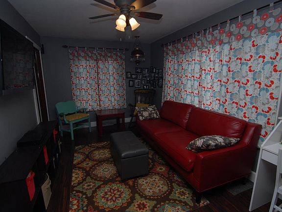 3rd image of 274 W Muskegon St