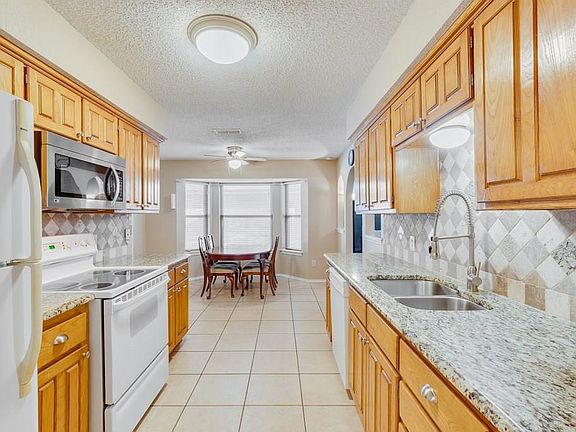 5th image of 6948 Loma Vista Dr