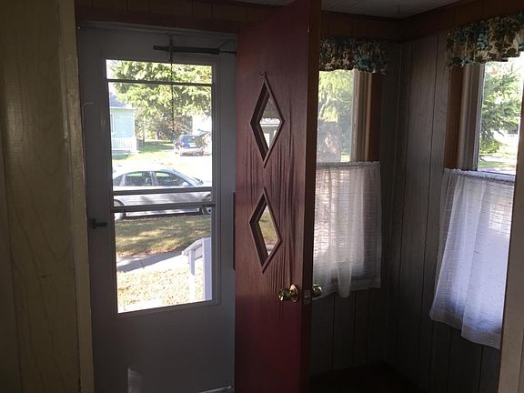 3rd image of 309 Bedford St