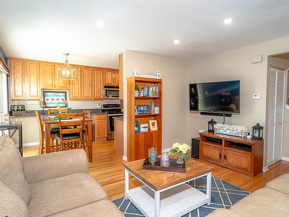 5th image of 1035 Boston Hbr