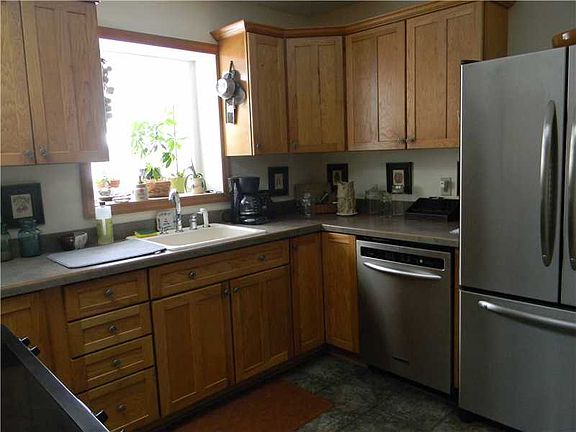 5th image of 305 Shelhamer Cir