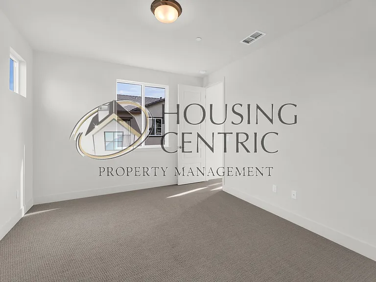 637 Lincoln Ct — Photo 45