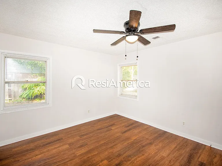 4078 Meadow Dr — Photo 13