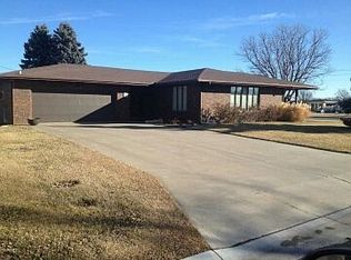 102 W Elm St, Moundridge, KS 67107