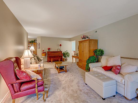 4th image of 740 Saint Andrews Ln APT 1