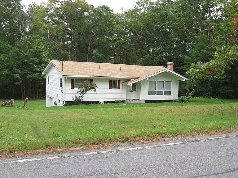 2nd image of 170 Yulan Barryville Rd