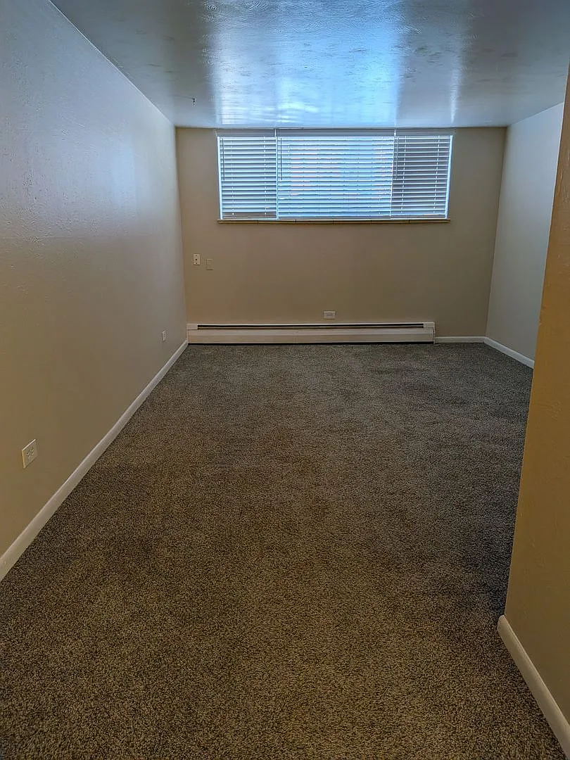 95 N Clarkson St Carolyn Arms Apartments — Photo 3